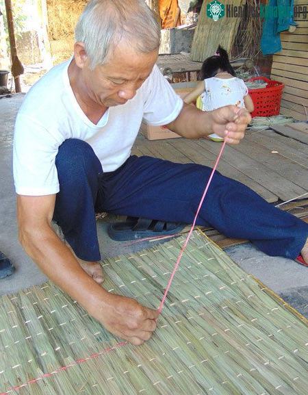 Làng làm áo tơi tất bật mùa nắng nóng