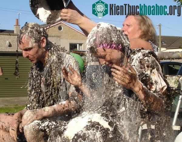 Bạn sẽ có cơ hội “nếm” đủ các loại nước sốt nếu làm cô dâu ở Scotland.