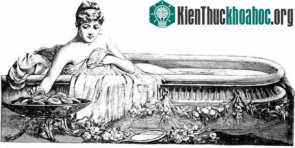 Hình ảnh một người phụ nữ phương Tây xưa đang... tắm trắng.