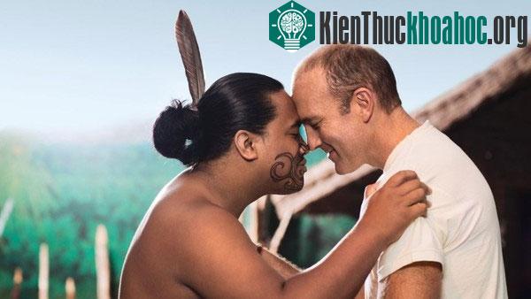 Một tập tục thân thiện của người dân bản địa Maori.