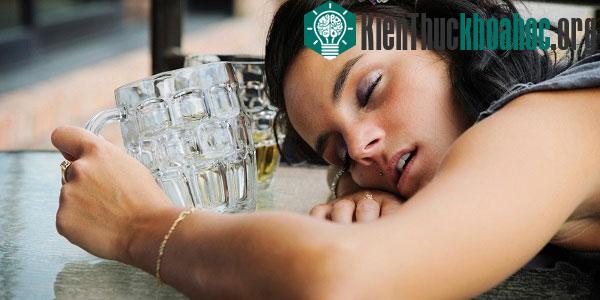 Các phản ứng cơ thể kỳ quặc khiến bạn khó hiểu