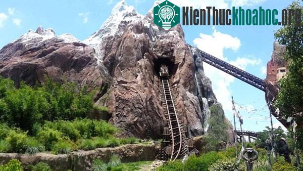 Choáng ngợp trước vẻ đẹp của 10 tàu lượn siêu tốc đắt nhất thế giới