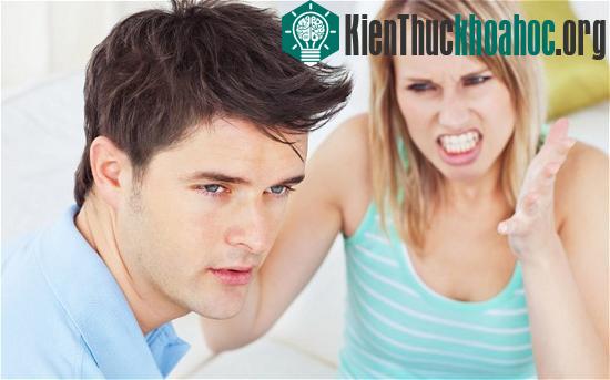 Tại sao đàn ông khó đọc cảm xúc hơn phụ nữ?