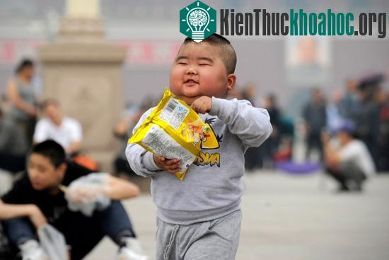 Hàng triệu "tiểu hoàng đế" tại Trung Quốc tận hưởng cuộc sống vô cùng thoải mái do chính sách một con. (Ảnh: Global Post)