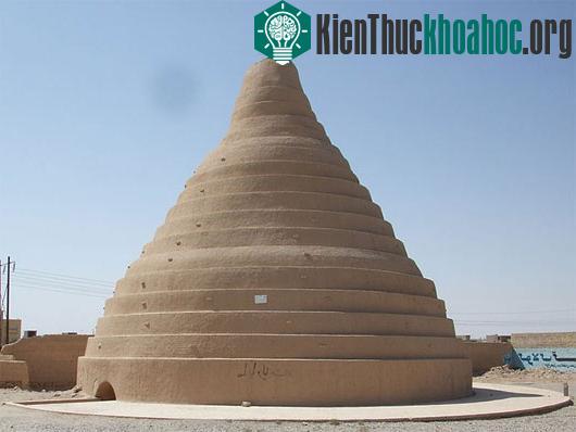 Những căn lều yakhchai được người Ba Tư dùng để trữ nước đá