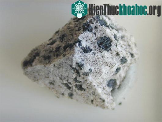 Ringwoodite. (Ảnh:&nbsp;systematic-mineralogy.com)