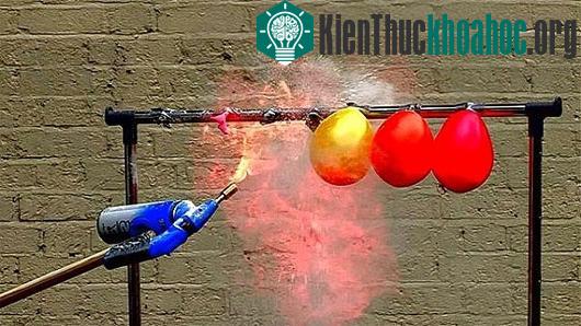 Bỏng vì bóng bay phát nổ - lý giải hiện tượng "kỳ cục"