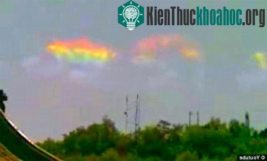 Những quầng sáng hình cầu bí ẩn xuất hiện trước trận động đất ở Tứ Xuyên, Trung Quốc vào năm 2008