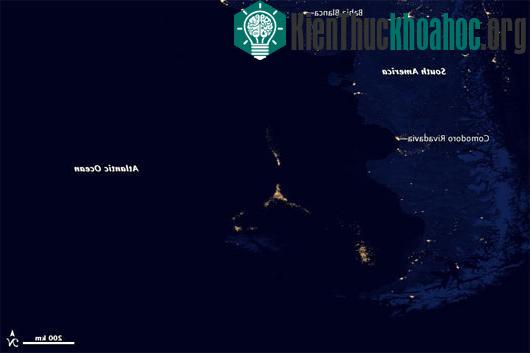 Vị trí "thành phố ánh sáng bí ẩn" (hình ở chính giữa) trên Đại Tây Dương. (Ảnh: NASA)