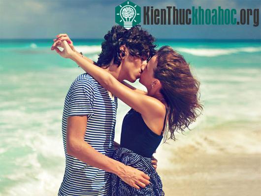 Nụ hôn có thể đóng vai trò quan trọng trong việc tìm bạn đời và duy trì các mối quan hệ. (Ảnh: Fotolia)