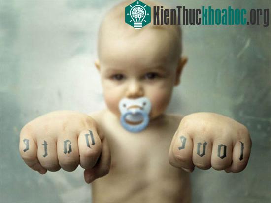 Tên có ảnh hưởng nhất định đối với tương lai của trẻ - (Ảnh: Wallibs)