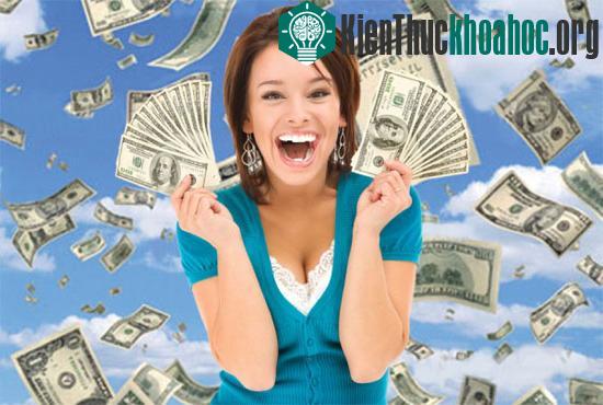 Người hạnh phúc kiếm được nhiều tiền hơn. (Ảnh: dig.do)