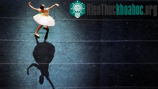 Các diễn viên múa ballet có thể giữ cân bằng trong khi múa mà không bị chóng mặt. (Ảnh: AFP)