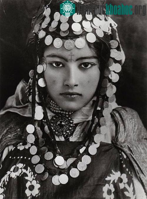 Hình ảnh một người phụ nữ Berber thời xưa...