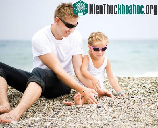 Có con gái giúp đàn ông trở nên hào phóng hơn - (Ảnh: Shutterstock)