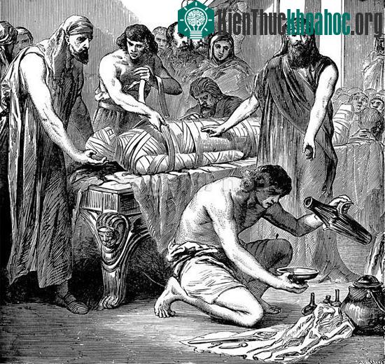 Do nhu cầu sử dụng "thần dược" bào chế từ xác ướp tăng cao, những kẻ đào trộm mộ cổ của các vị vua Ai Cập và lấy cả thi thể của người chết ở các nghĩa trang...xuất hiện nhiều như "nấ...
