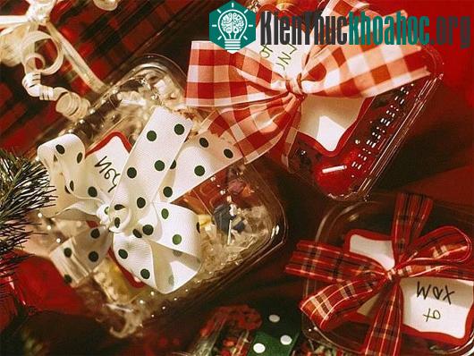 Sự thật về những phản ứng thường gặp khi tặng quà