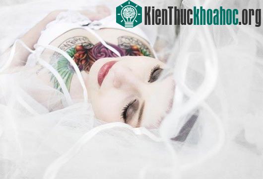 Lý giải chuyện mùa lạnh làm bạn "dính chặt lấy giường"