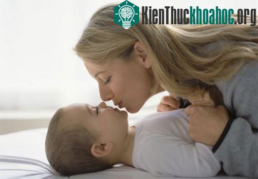 Oxytocin tiết ra trong quá trình cho con bú. (Ảnh: Daily Mail)
