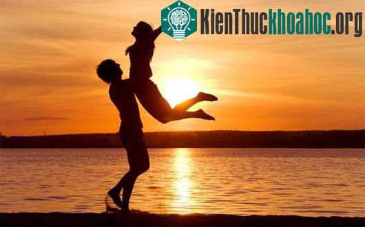 Lý giải khoa học về sự "mù quáng" khi yêu