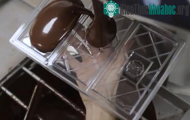 Marou Chocolate ra đời với thành phần gồm gần 80% cacao nguyên chất của Việt Nam.