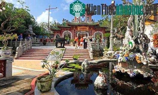 Hội An nổi tiếng với khu phố cổ sầm uất