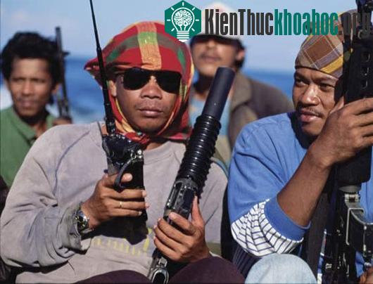 Một toán cướp biển Philippines hoạt động ở Biển Đông. (Ảnh: blogspot.com)