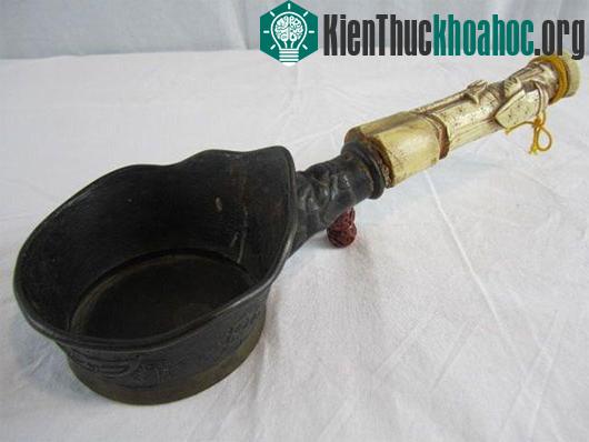 Chiếc chảo sắt làm thẳng quần áo của người Trung Quốc cổ​