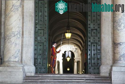 Đội vệ binh Thụy Sĩ đã bảo vệ Vatican và giáo hoàng từ năm 1506. (Ảnh:&nbsp;dogsqueen.pixnet.net)