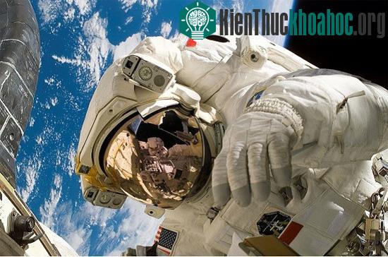 Phi hành gia phải đối mặt với nhiều nguy hiểm ngoài không gian