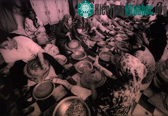 Công việc chiết xuất dầu Argan đã gắn liền với phụ nữ Berber trong nhiều thế kỷ