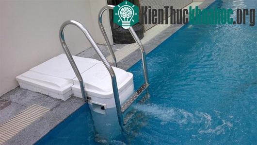 Bí kíp nhận biết nước bể bơi có chứa độc tố
