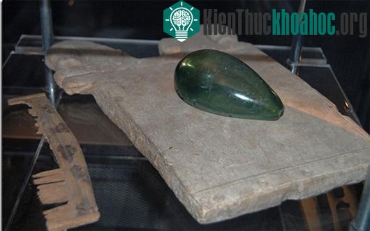 Người Viking dùng viên thủy tinh làm nóng đề ủi thẳng quần áo​