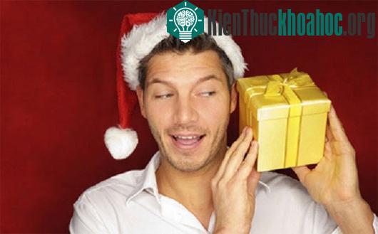 Sự thật về những phản ứng thường gặp khi tặng quà
