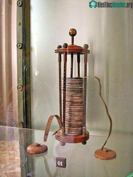 Mô hình pin đầu tiên của Volta còn được bảo tồn đến ngày nay​