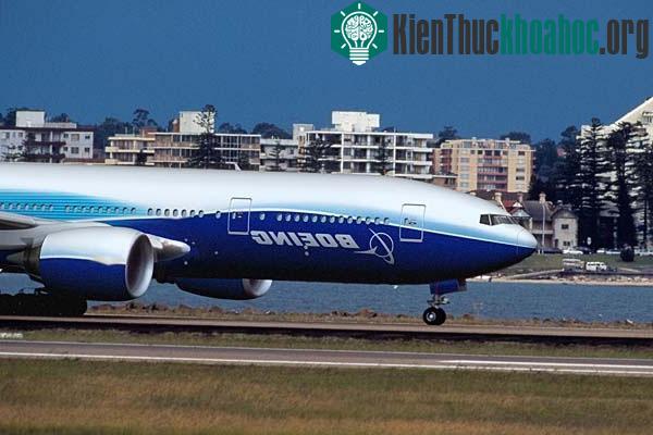 Những chiếc 777 mang đến tầm bay xa nhất và tải trọng lớn nhất trong phân khúc máy bay cỡ vừa. Hai mẫu 777-200LR (Longer Range) và 777-300ER (Extended Range) được chủ định phục vụ cho các đường bay...