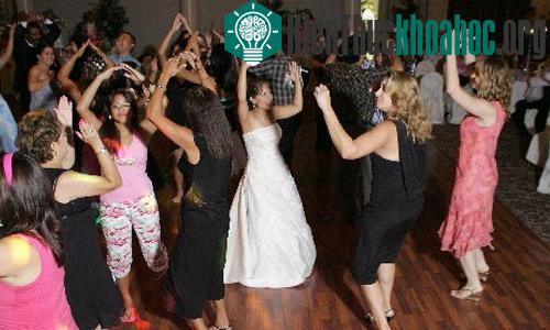 Những tục lệ đám cưới kỳ lạ nhất trên thế giới