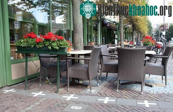 Một quán cafe ở Hà Lan nằm ngay sát với đất Bỉ