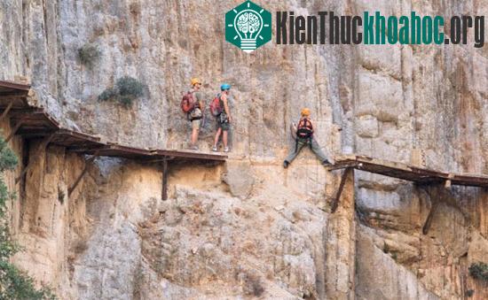Con đường "tử thần", đáng sợ bậc nhất thế giới ảnh 6