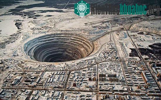 Khám phá mỏ kim cương khổng lồ lớn thứ 2 thế giới