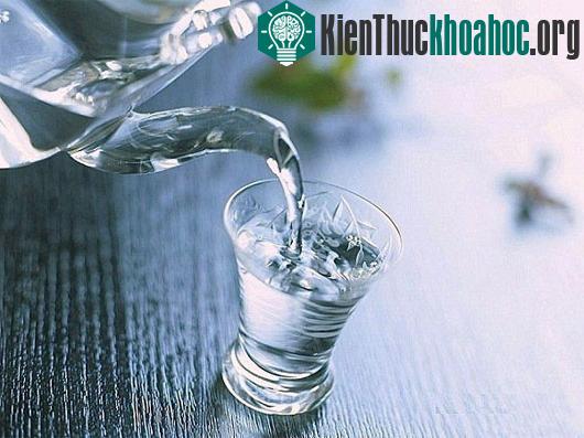 Bạn có công nhận những kẻ dối trá hay bất cẩn trong những hành động nhỏ nhất như rót nước không?