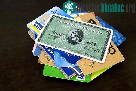 Thẻ tín dụng đã được Edward Bellamy miêu tả từ những năm 1888.