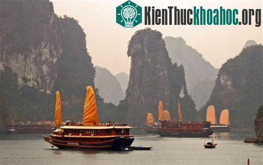 Vịnh Hạ Long từng được nhiều trang web du lịch nước ngoài bình chọn
