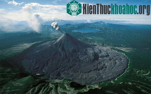 Núi lửa Karymsky, Kamchatka