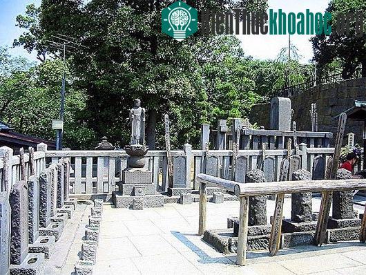 Mộ của 47 lãng nhân tại Tuyền Nhạc Tự