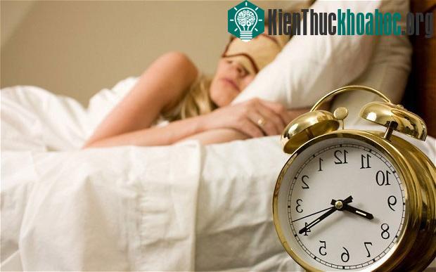 Ngủ nướng cuối tuần làm đảo lộn và phá vỡ “lịch trình” có sẵn của giấc ngủ