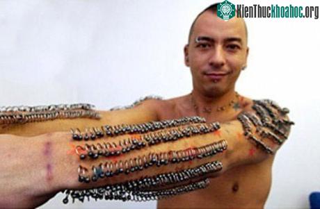 Cơ thể mang nhiều khuyên xuyên thịt nhất trong một lần