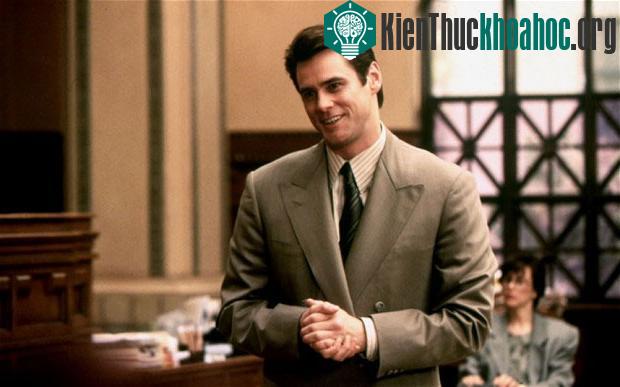 Diễn viên Jim Carrey thủ vai người bố hay nói dối trong bộ phim Liar Liar của điện ảnh Mỹ. (Ảnh: Rex Features)
