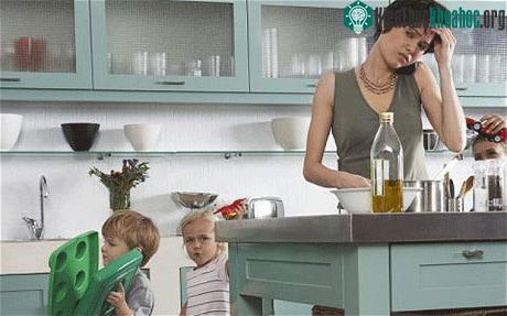 Việc nhà, con cái luôn khiến phụ nữ đau đầu