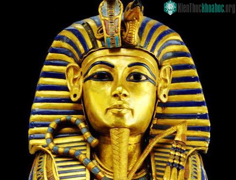 Bức tượng Pharaoh Tutankhamun